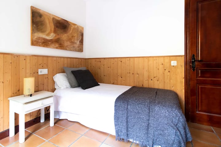 ชั้นล่างเป็นห้องนอนเดี่ยว