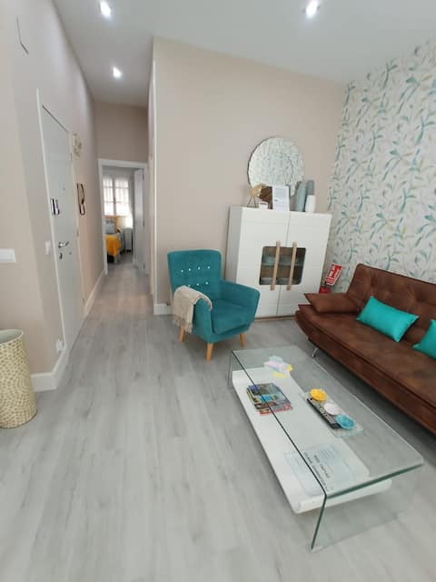 Charming apartment next to VUT432 beach side