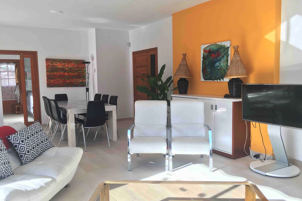 Top Airbnb: 5bedroom (heated pool)garden, 100m ocean 8/11p in Arona