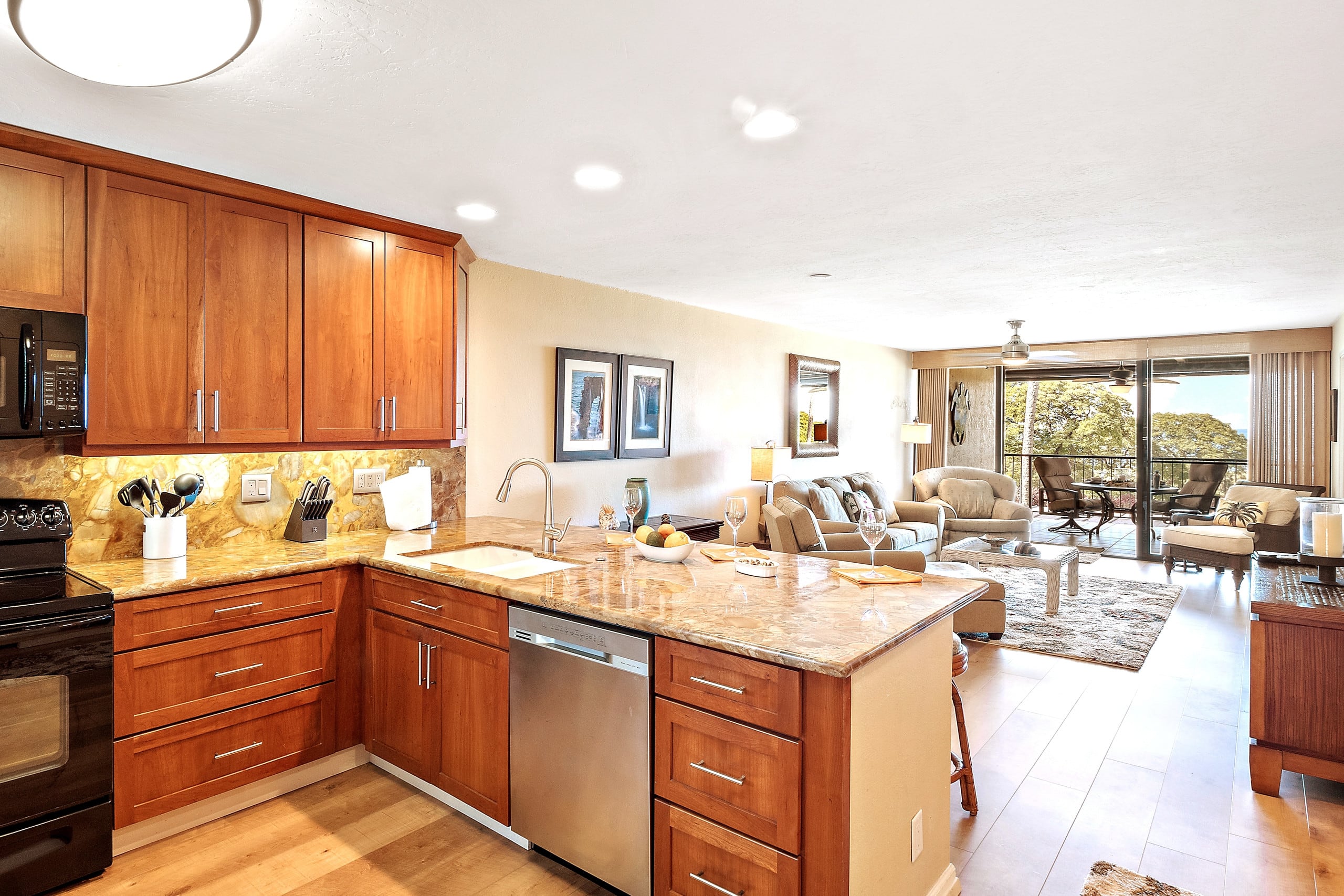 Condo in Kailua-Kona · ★4.9 · 2 bedrooms · 3 beds · 2 private baths - Image 3