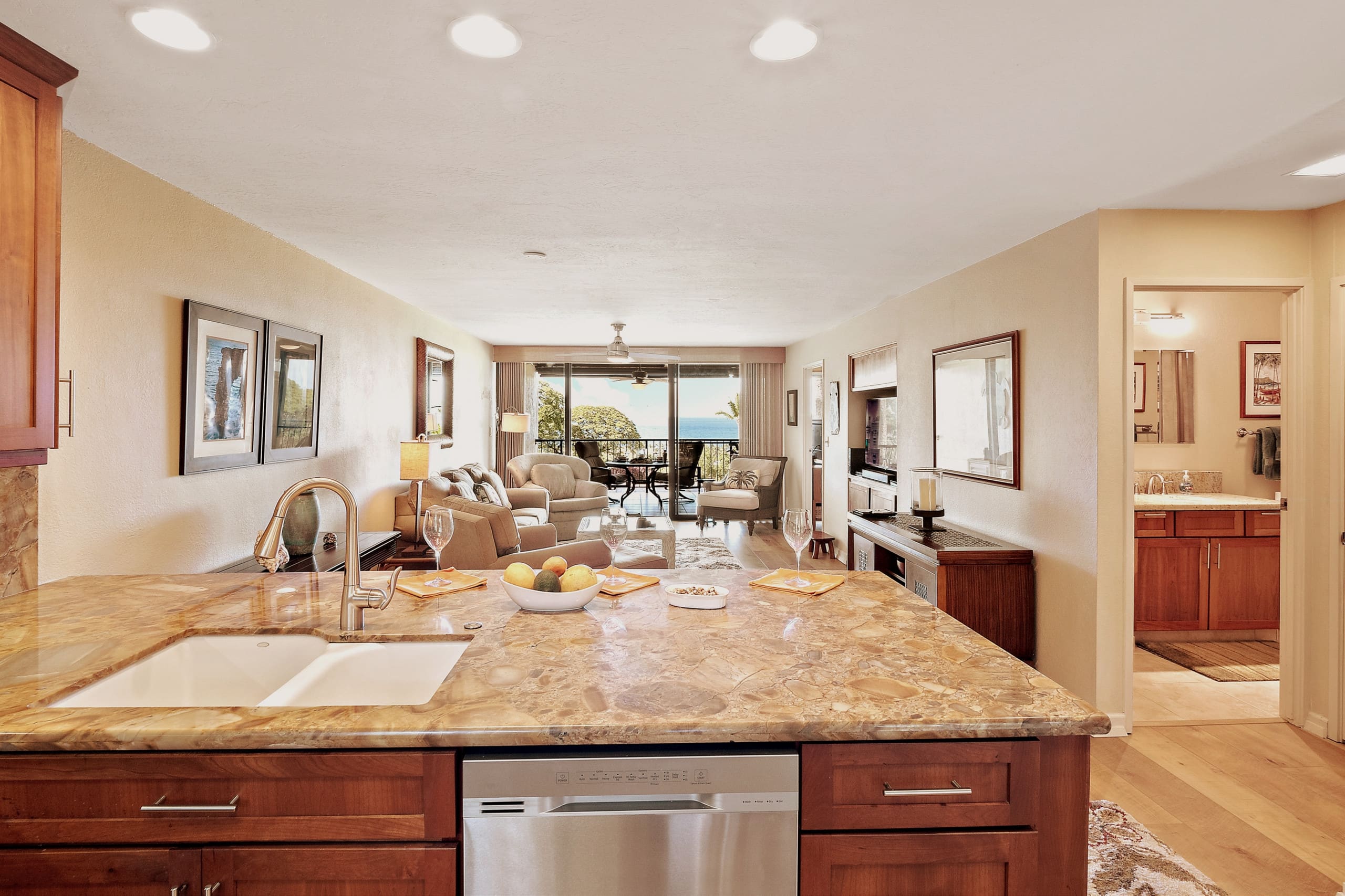 Condo in Kailua-Kona · ★4.9 · 2 bedrooms · 3 beds · 2 private baths - Image 4