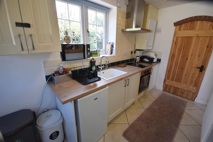 Rural & River Views, Hot Tub & 10 Min Walk To Town - Leominster