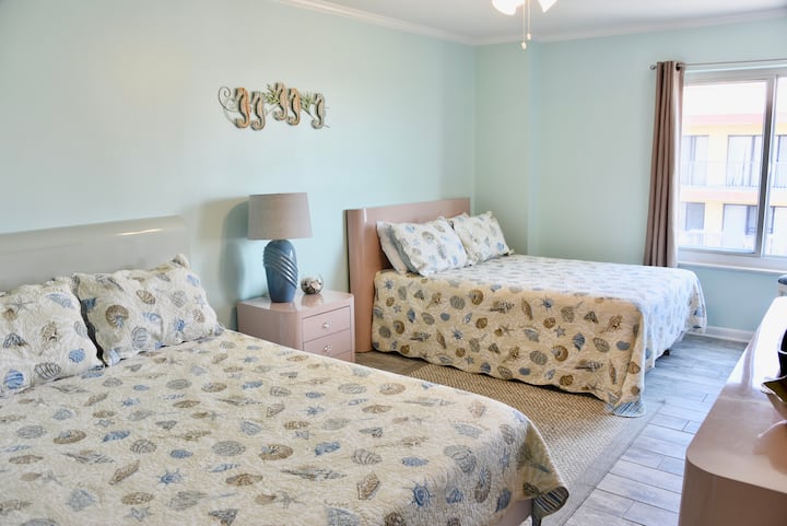 Second bedroom w/queen & double