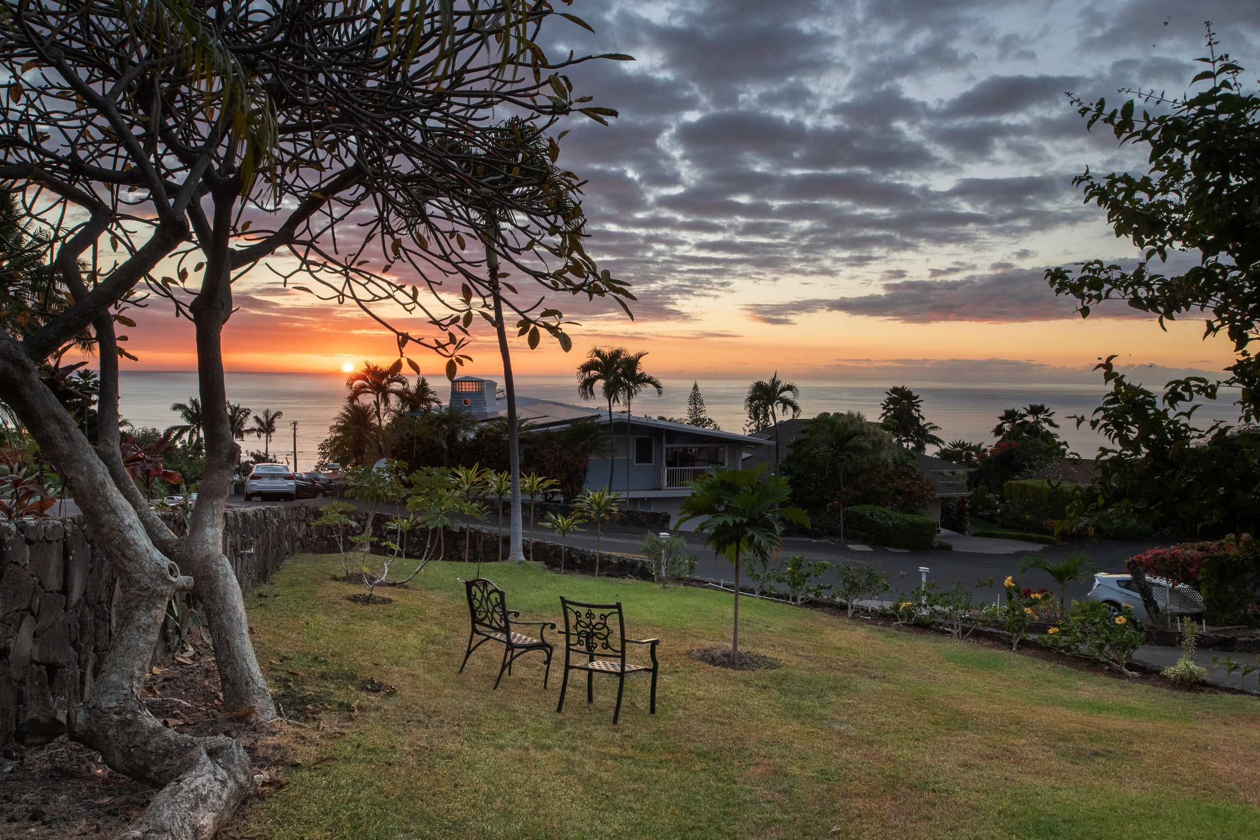 Guesthouse in Kailua-Kona · ★4.96 · 2 bedrooms · 3 beds · 1.5 private baths - Image 6