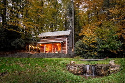 Fall Charm - King Bed|Hot Tub|Fireplace!