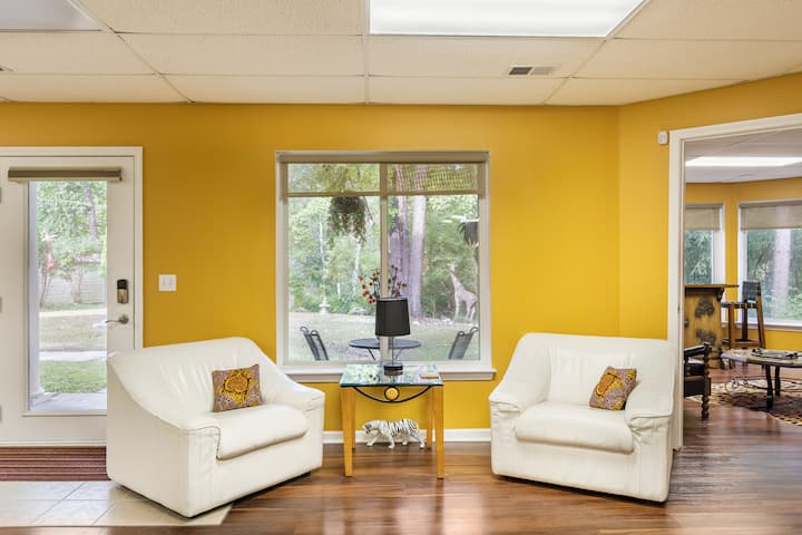 "The Casa" Presents Luxurious 2  Spacious  Suites - Farmington Hills, MI