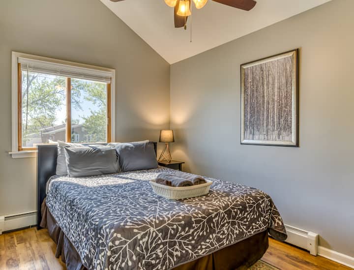 Dhoma e gjumit "Queen" e bashkëngjitur