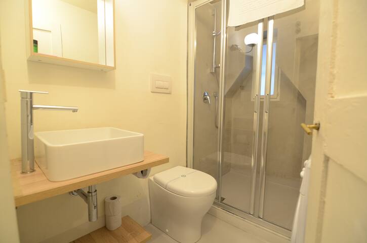 Keys of Italy -Sprone15-2Bdrs Apt by Ponte Vecchio gallery image 4