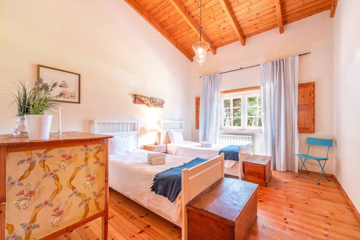 Tweepersoonskamer
--
Kamer met twee eenpersoons bedden