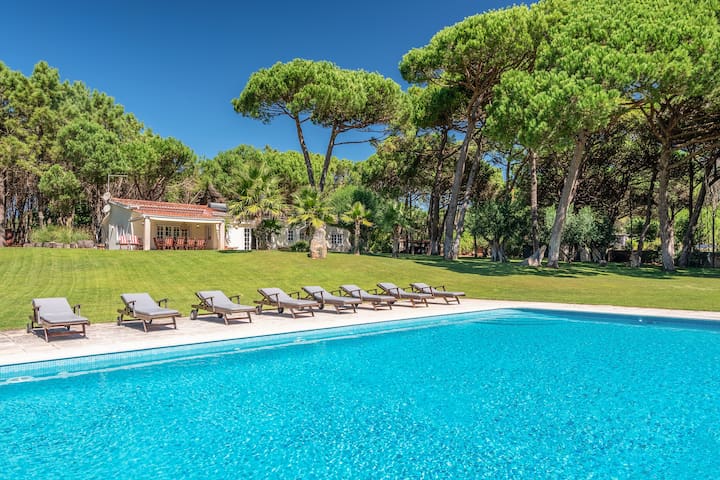 Villa with Luxury Garden in Sintra