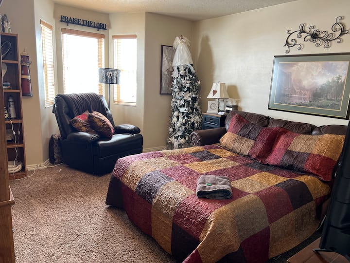 Piata spálňa s rozkladacou pohovkou.