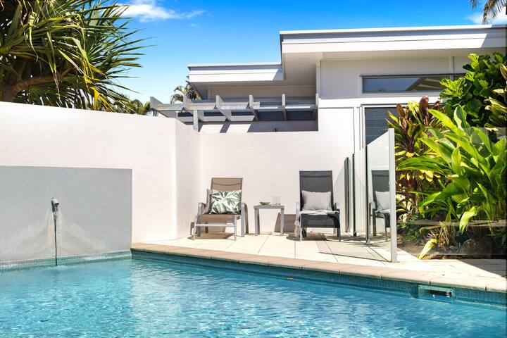 5 minute walk to Noosa Beach & Hastings Street gallery image 2