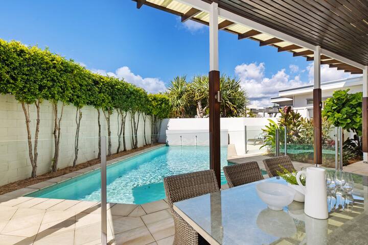 5 minute walk to Noosa Beach & Hastings Street gallery image 5