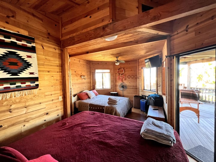 房间2.二楼的床 