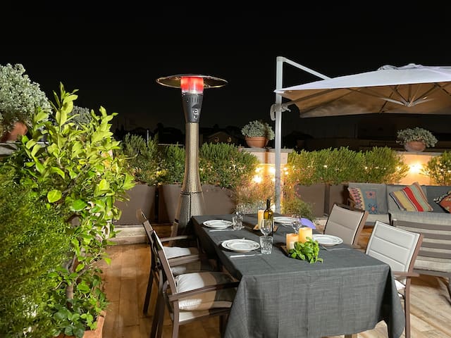 2 apartments with joining terrace in heart of Rome