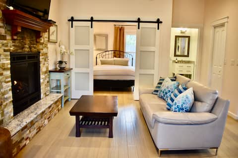 Cozy Coastal Cottage, by Pebble Beach Private Yard