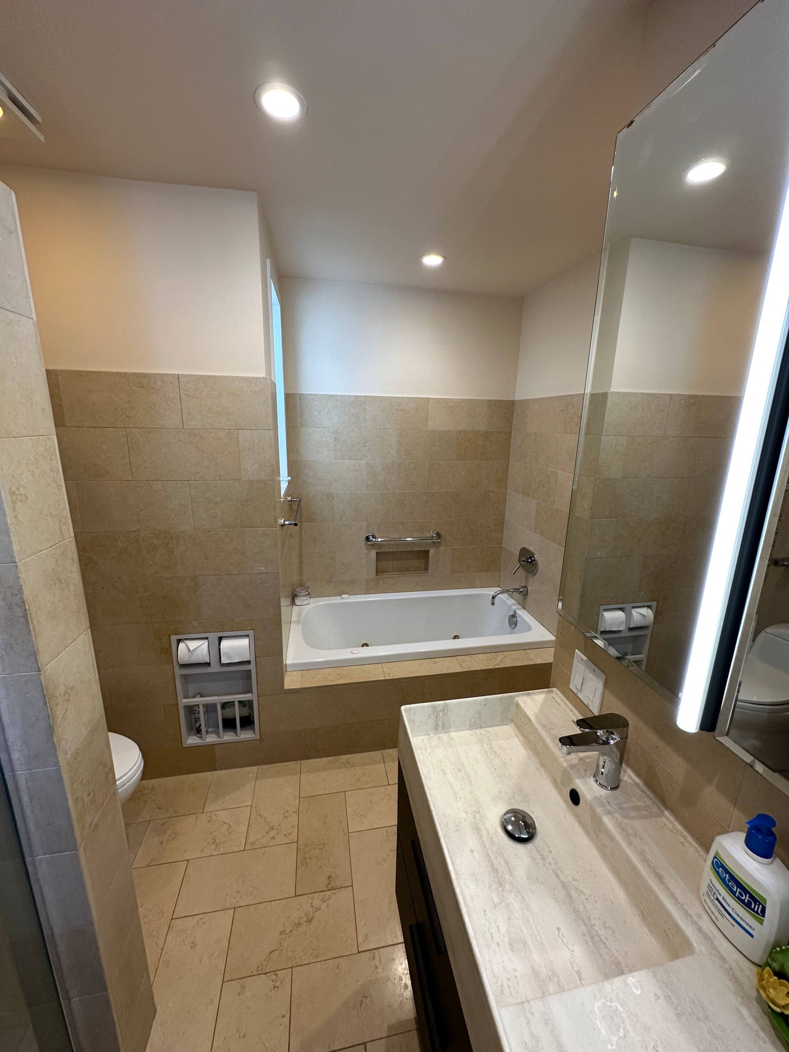 Home in San Francisco · ★5.0 · 4 bedrooms · 4 beds · 2.5 baths - Image 15