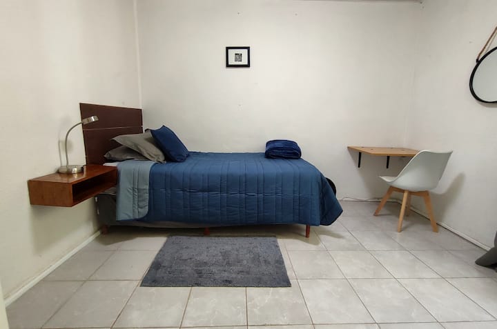 3号房配有单人床 