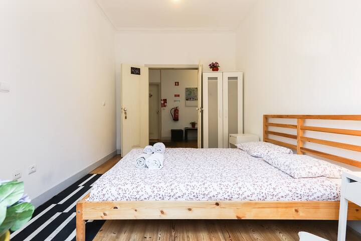 Lisbon Silver Flower, All Apartment gallery image 5