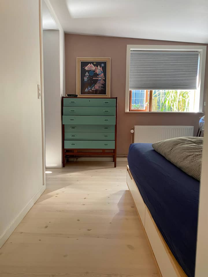 Bedroom/Walkin closet/Queensize