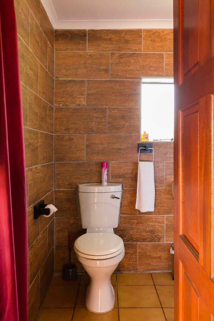 Chalet Near O. R Tambo Airport - Kempton Park