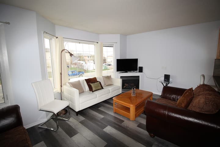 Executive Private Suite  - Just Outside Calgary - Strathmore