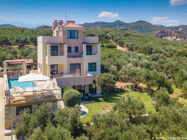 Geana Villa, an impressive villa for 12 gallery image 2