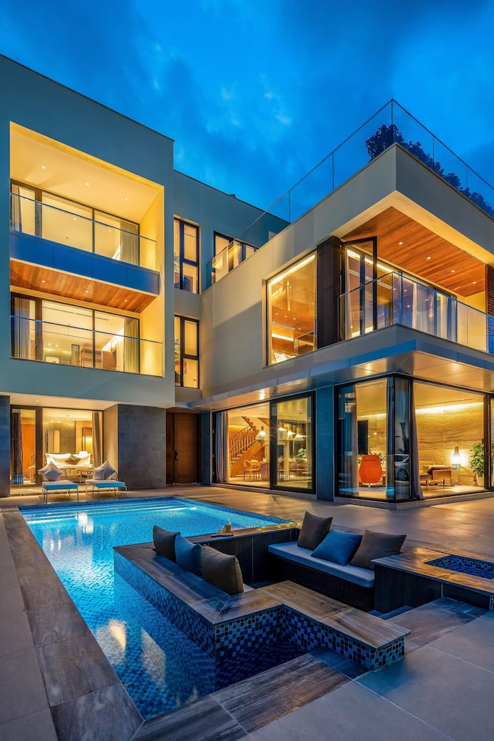 5BR Beach Villa, My Khe, Da Nang
