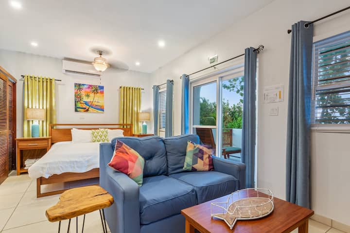 Oceanfront Bungalow: Placencia Village - Placencia