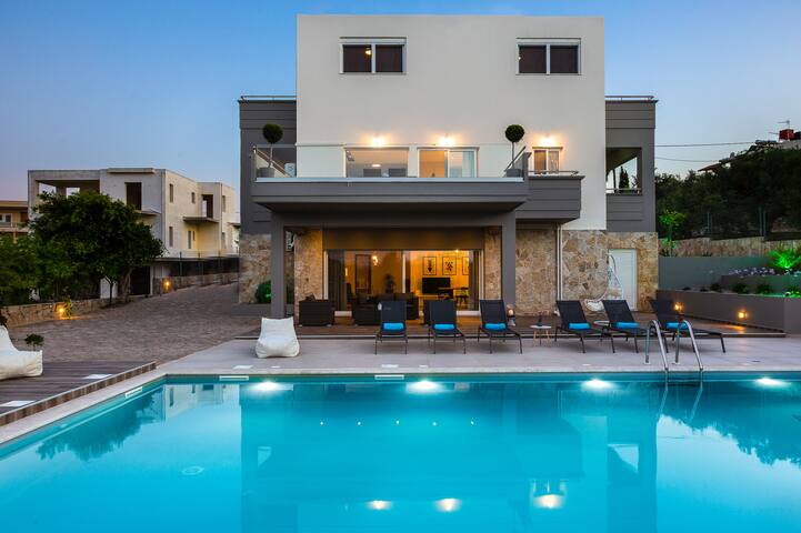 Villa Aelia I Modern & Ideal for large groups gallery image 3