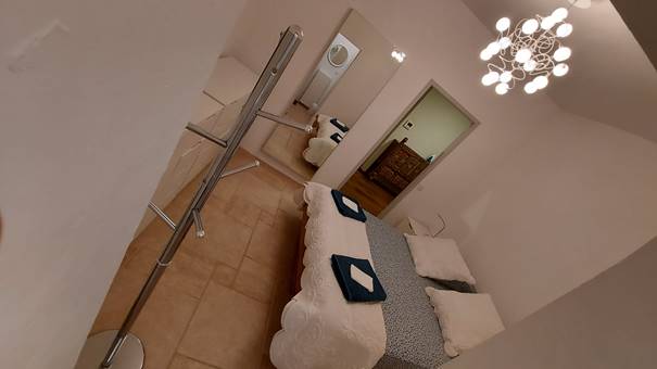 חדר שינה רגיל למטה