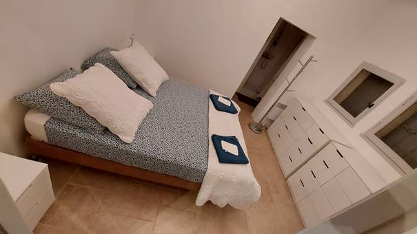 חדר שינה רגיל למטה