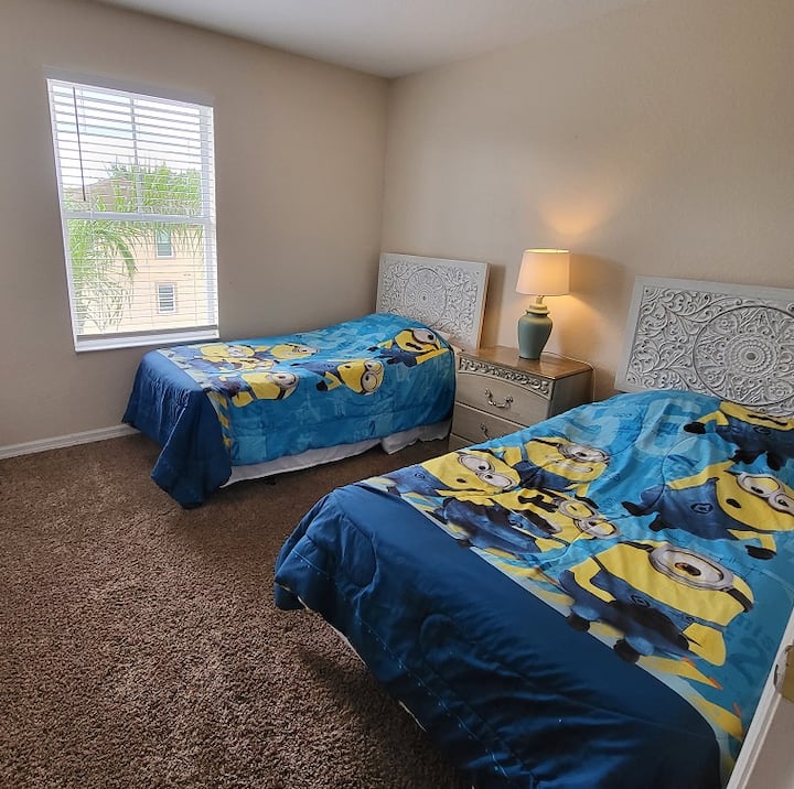 Twin Bedroom 2 - upstairs