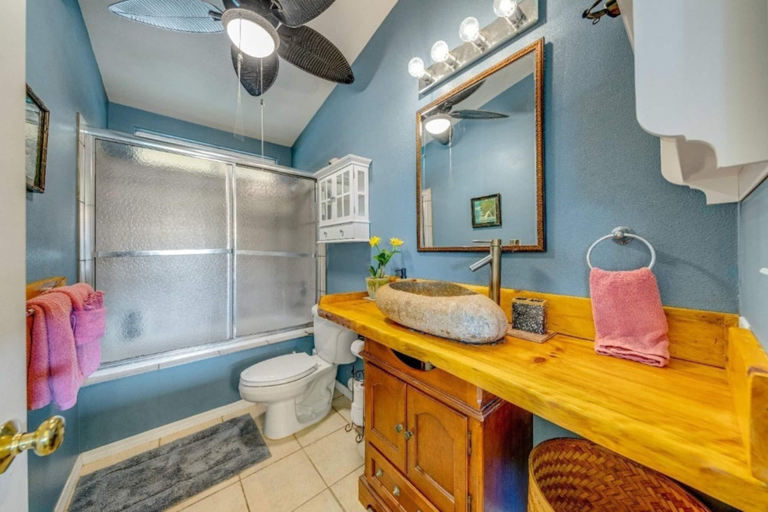 Home in Kailua-Kona · ★4.79 · 5 bedrooms · 8 beds · 2 shared baths - Image 9