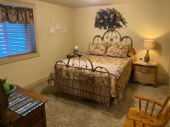 Camera DA letto seminterrata #2