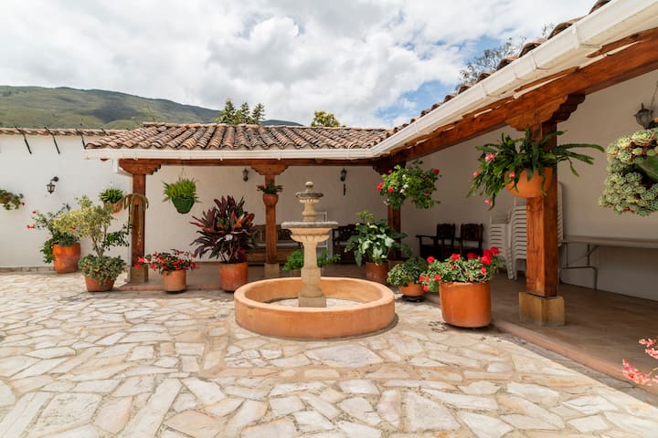 Entire home with 3 bedrooms in Villa De Leyva - Villa Tina - Casa Colonial