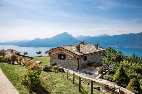 Rustico Bertel, house of 17th, lake view, hot tub