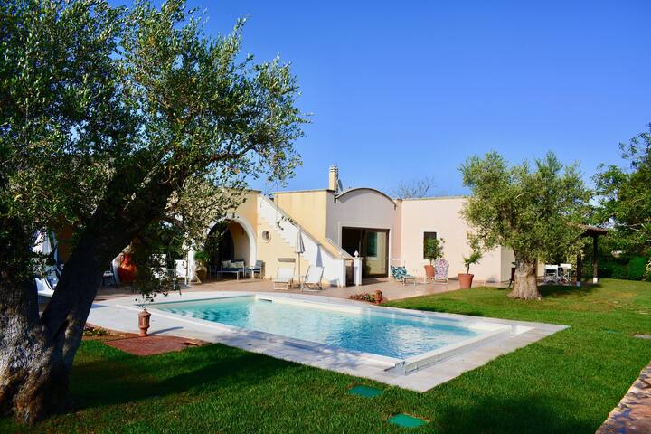 Trulli e Lamie Country House