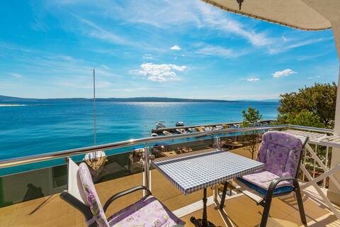 APP for 3 persons directly in centre of Selce