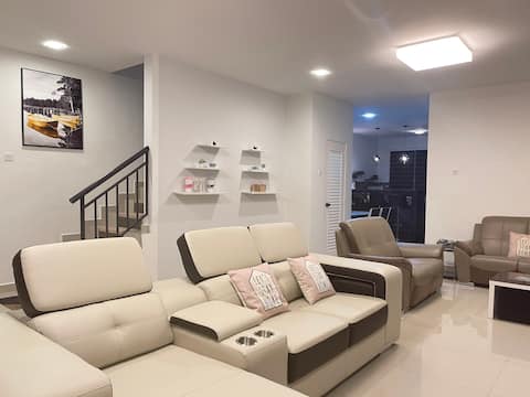 Allant Homestay (Spacious • Cozy • Modern)