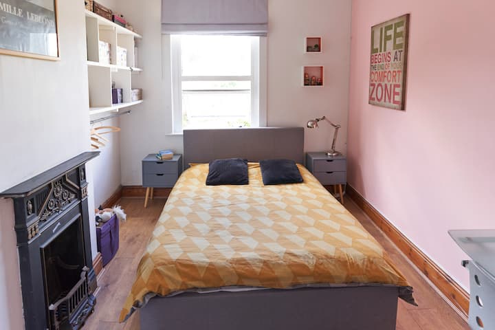 Chambre 2, petit lit double