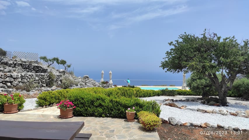 Villa Gerrito-Where the Aegean blue speaks to you.