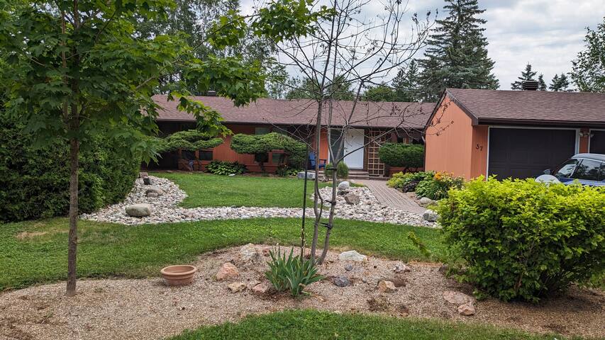 Pets Pool Hot Tub Sauna – Santa Fe Style Retreat! gallery image 4