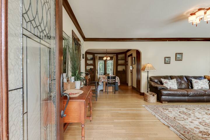 Beautiful, quiet 3BR/6 guest home in Sellwood gallery image 4