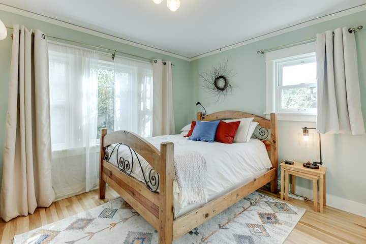 Dormitorio #2, cama tamaño queen.