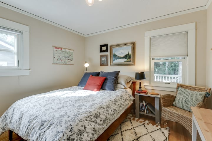 Dormitorio #3, cama tamaño queen.