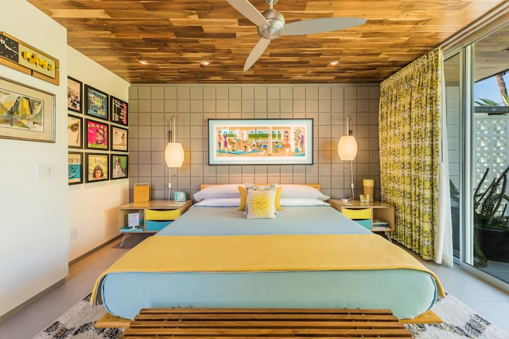 Stardust Oasis Guest House, feat. Atomic Ranch Mag
