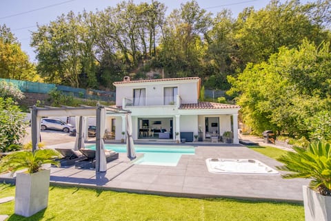 Suite in new villa with swimming-pool & jacuzzi