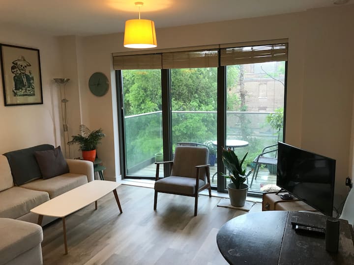 Twickenham modern double bed flat near station. Apartments for Rent