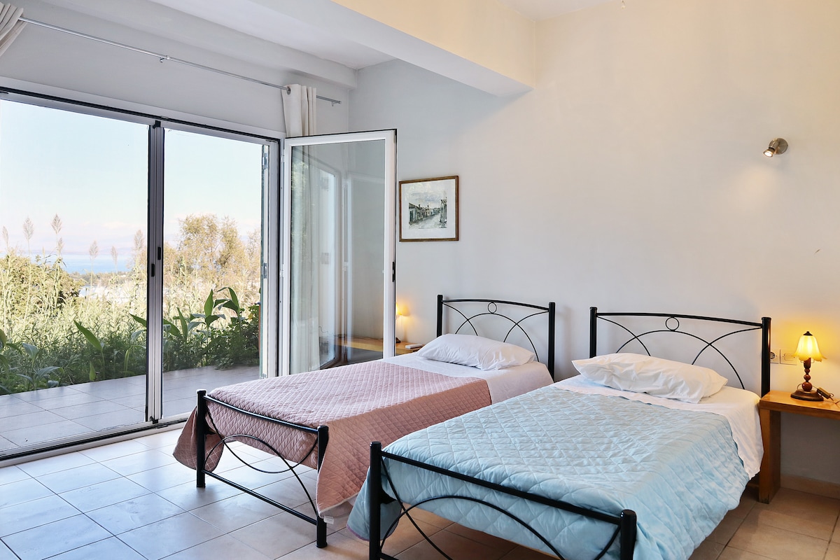 Na prvoj etaži (prizemlje) - ξπνοδωμάτιο 4